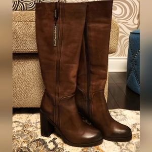 Knee High leather boots,  Italian, size 8, brown color